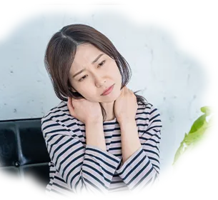 悩んでいる女性の写真｜地爪ソムリエネイリスト講座